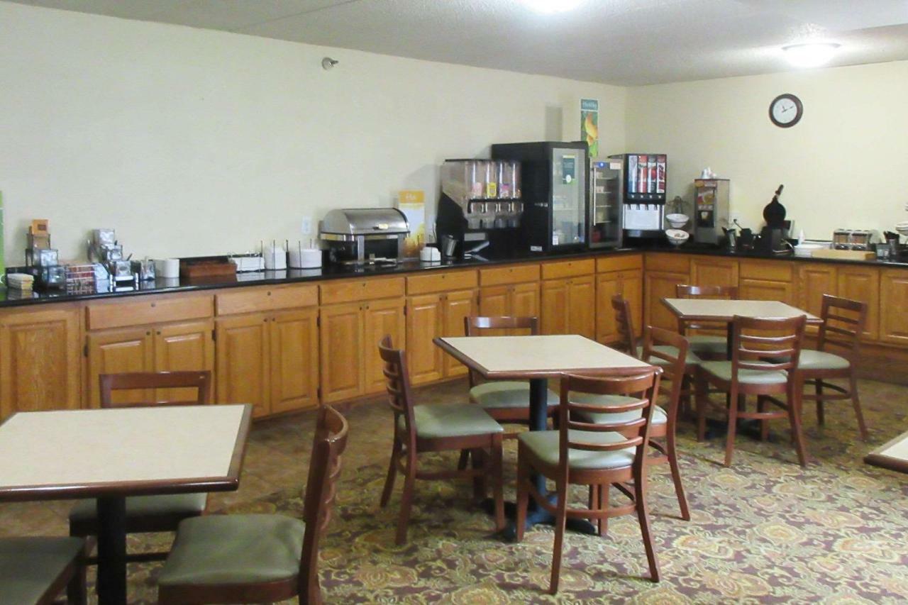 Quality Inn & Suites Alexandria Extérieur photo