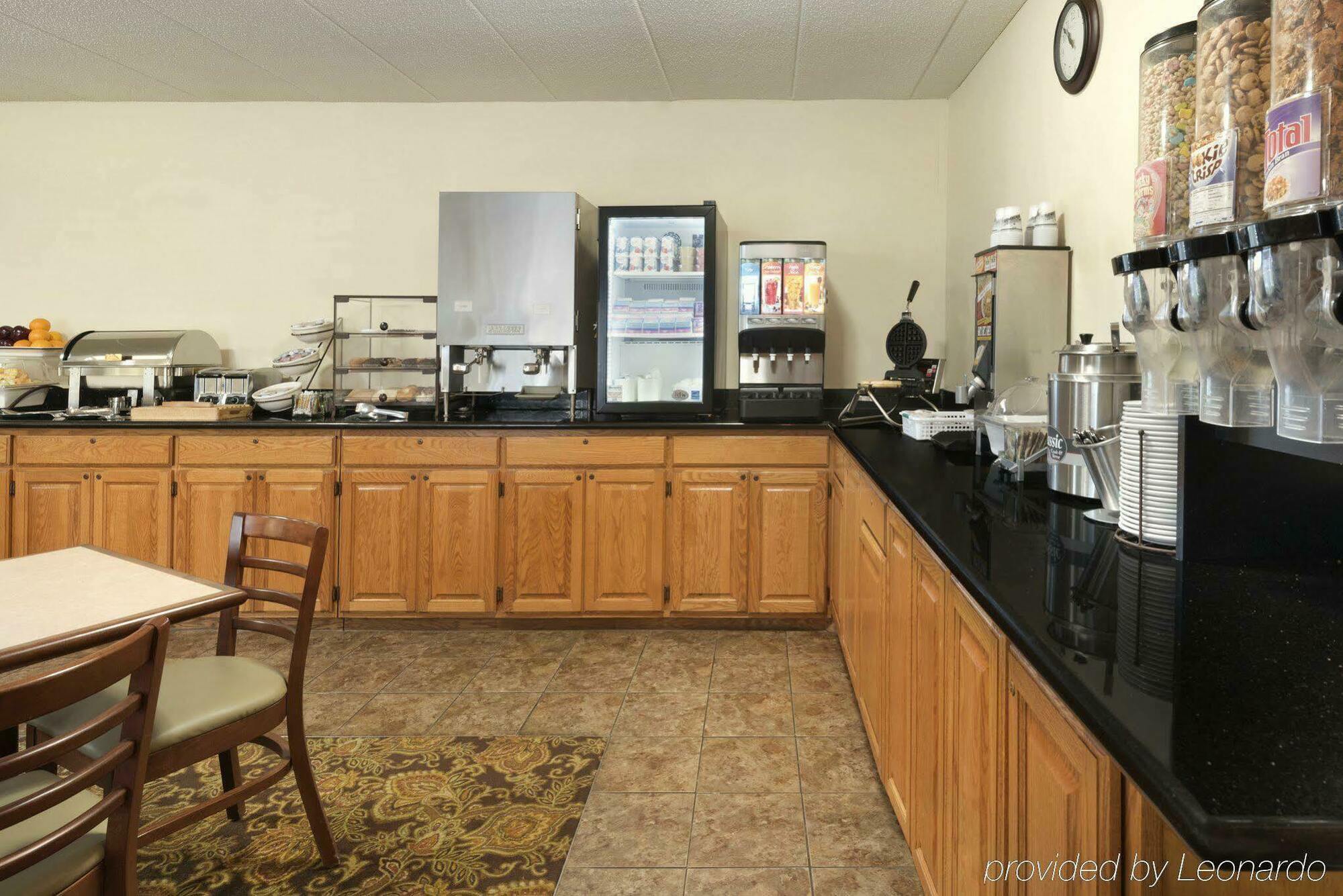 Quality Inn & Suites Alexandria Extérieur photo
