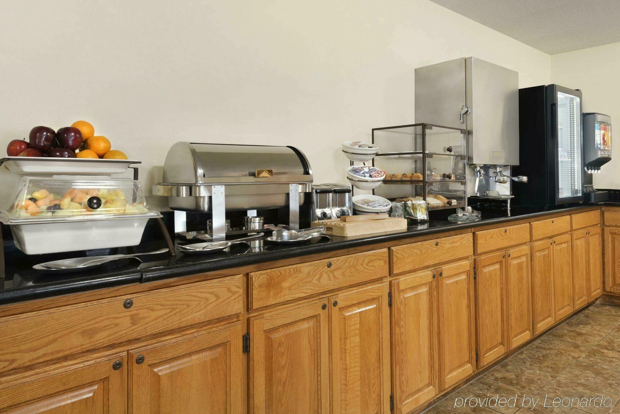 Quality Inn & Suites Alexandria Extérieur photo