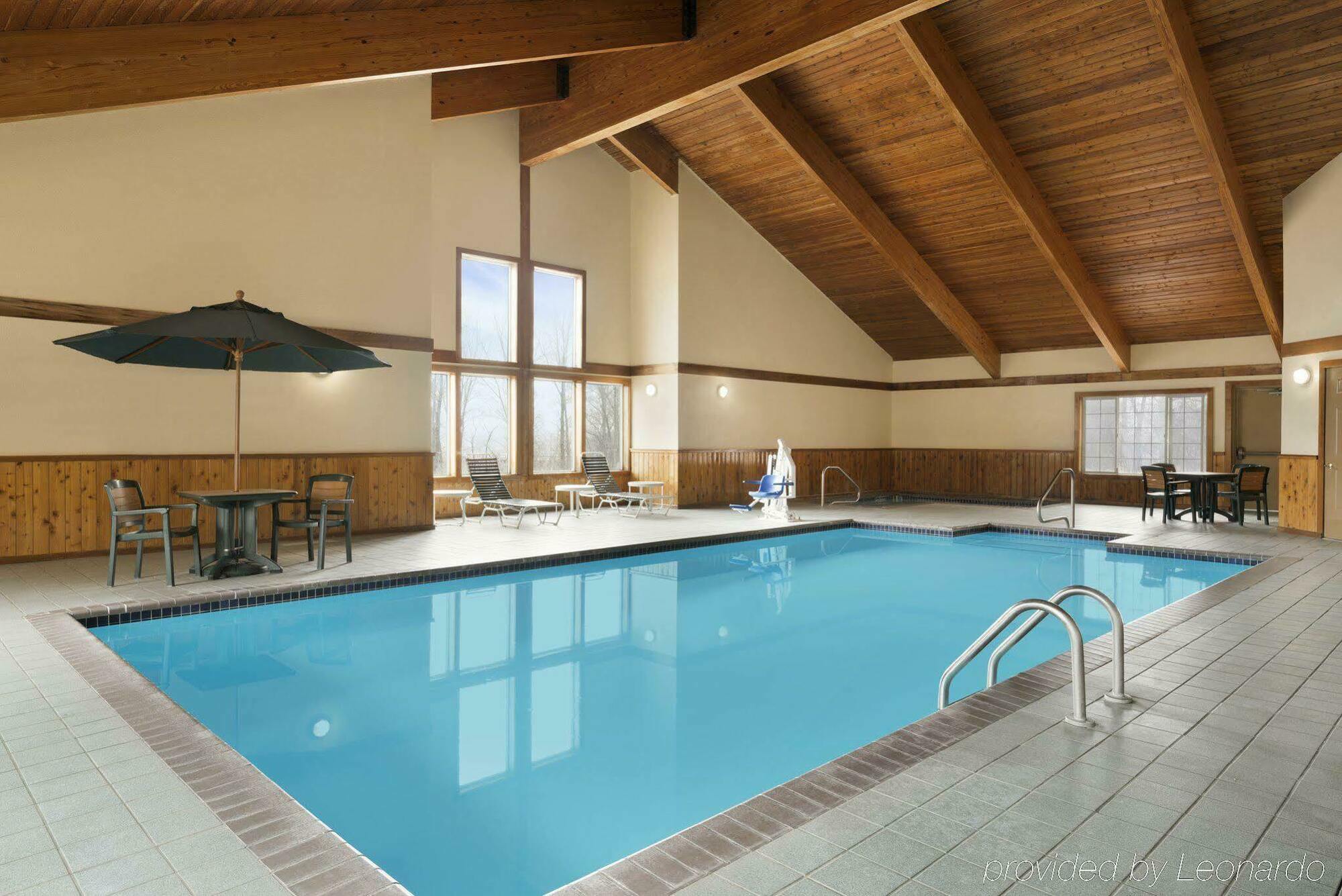 Quality Inn & Suites Alexandria Extérieur photo
